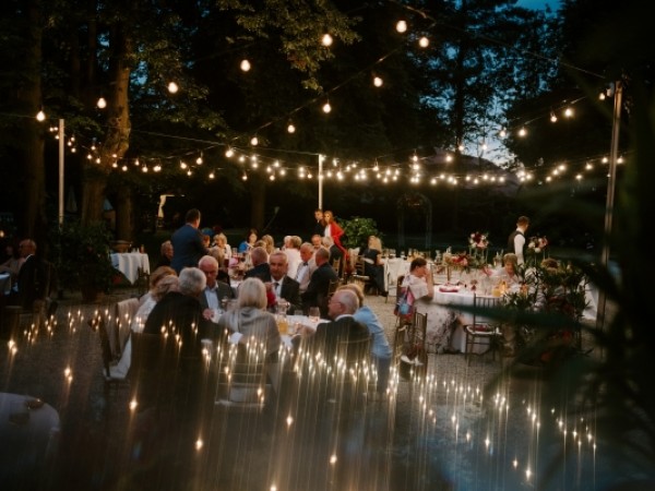 Wesele pod gołym niebiem na dziedzińcu Dworu pod Krakowem