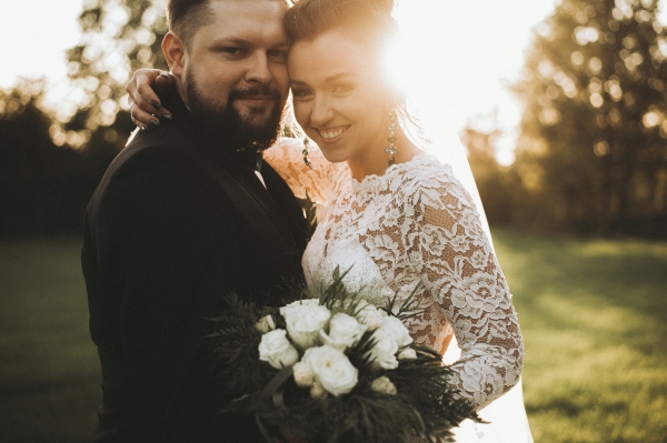 Aga i Wojtek - wesele w stodole z nurtem greenery