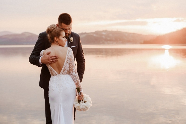 Ola i Karol - piękne białe, piwoniowe wesele. Minimalizm i styl.