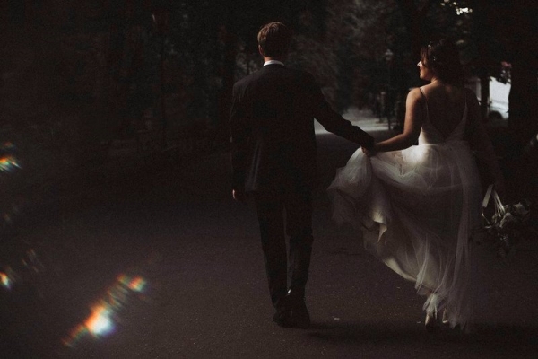 Ślub i wesele w namiocie. Bajkowa realizacja w ogrodzie